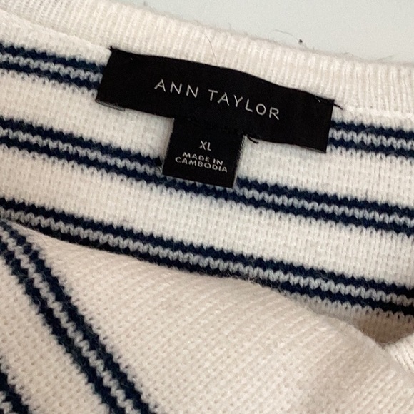 Ann Taylor crop  cardigan sweater size XL. LIKE NEW  worn twice - Picture 2 of 2